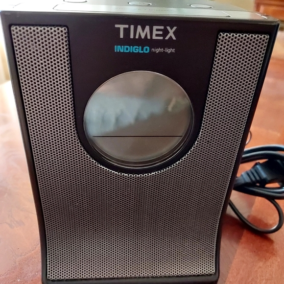 TIMEX PROJECTION ALARM CLOCK RADIO T-436B INDIGLO-4 NATURAL SOUNDS - Picture 1 of 6